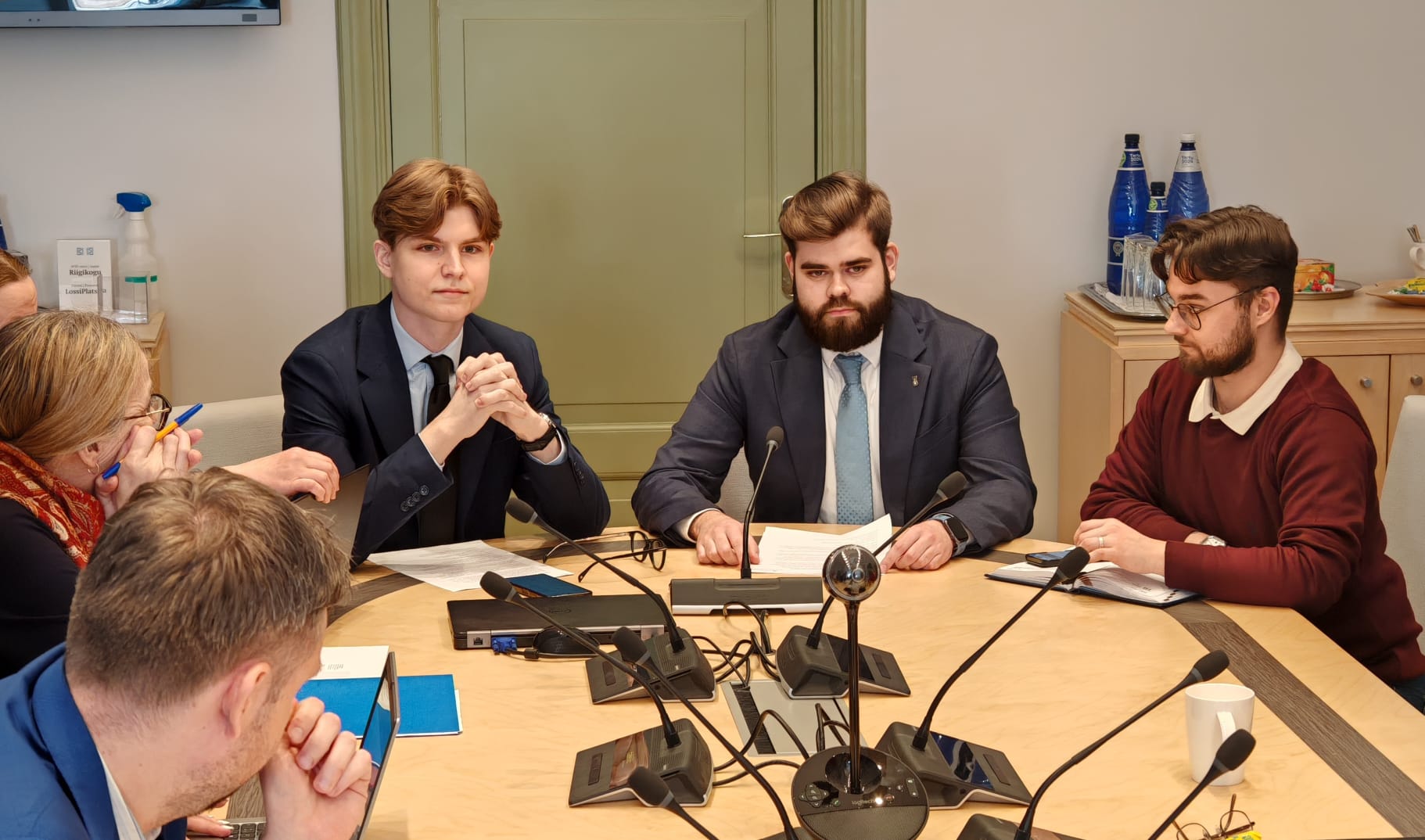Keskerakonna Noortekogu liikmed Mark Jefimov, Georg Villenberg ja Dmitriy Fadin osalesid Riigikogu õiguskomisjoni istungil,...
The post Kesknoored esitlesid Rii